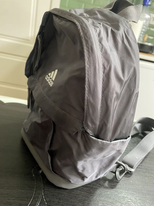 Mochila adidas XS pouco uso (fotos reais incluidas)
