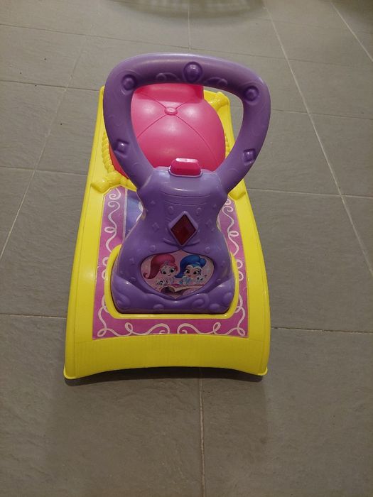 Carrinho tipo tapete mágico Shimmer and Shine
