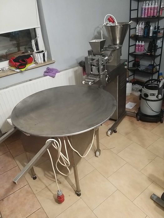 Maszyna do pierogów formierka,01MG5 pierogarka ze stołem do odbierania