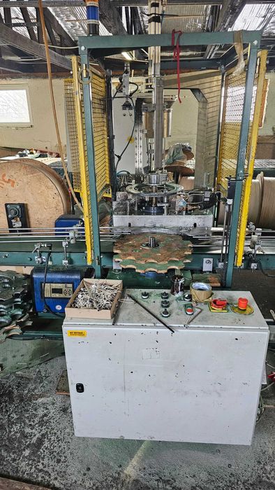 Maszyna zalewająco knotująca