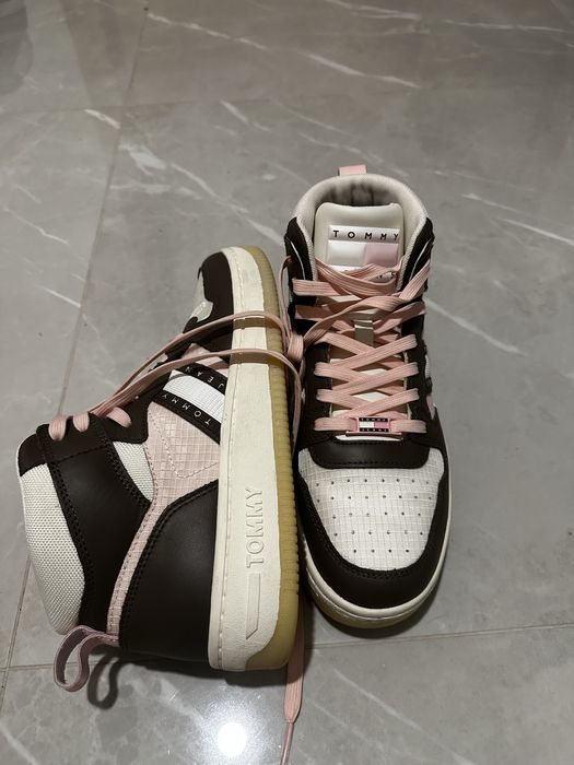 Sapatilhas altas Tommy Hilfiger Nr 39 usados poucas vezes … bom estado