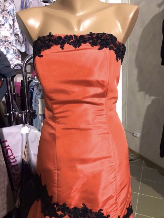 Гарна випусна сукня