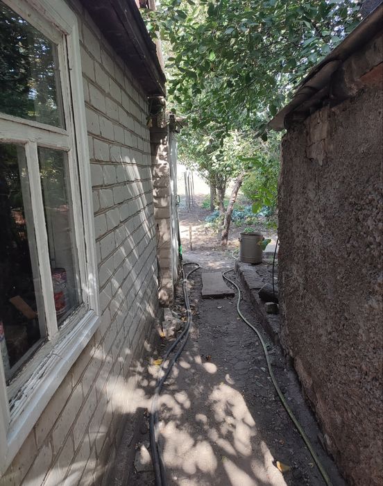 Продам в Харківській  обл, м.Балаклії 1/2 частку часного будинка