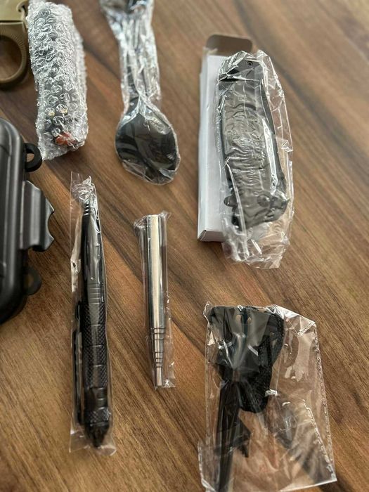 Zestaw Survivalowy 32w1 Niezbędnik Multitool Survival + WALIZKA NOWY