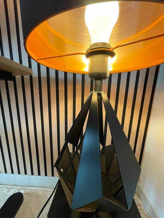 Candeeiro de Mesa GEO Preto Leroy Merlin | Design Moderno | Como Novo