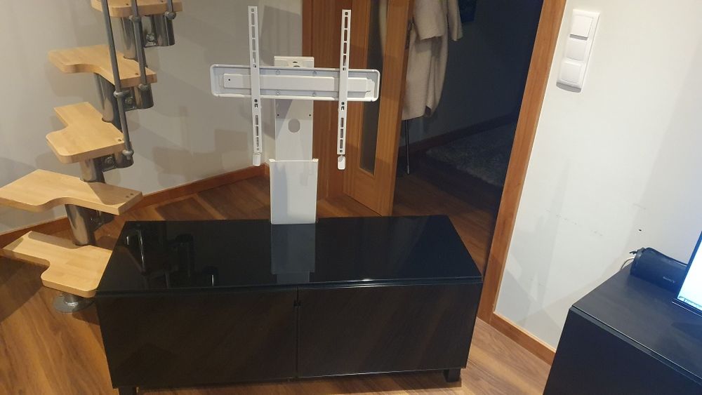 Movel de TV com suporte