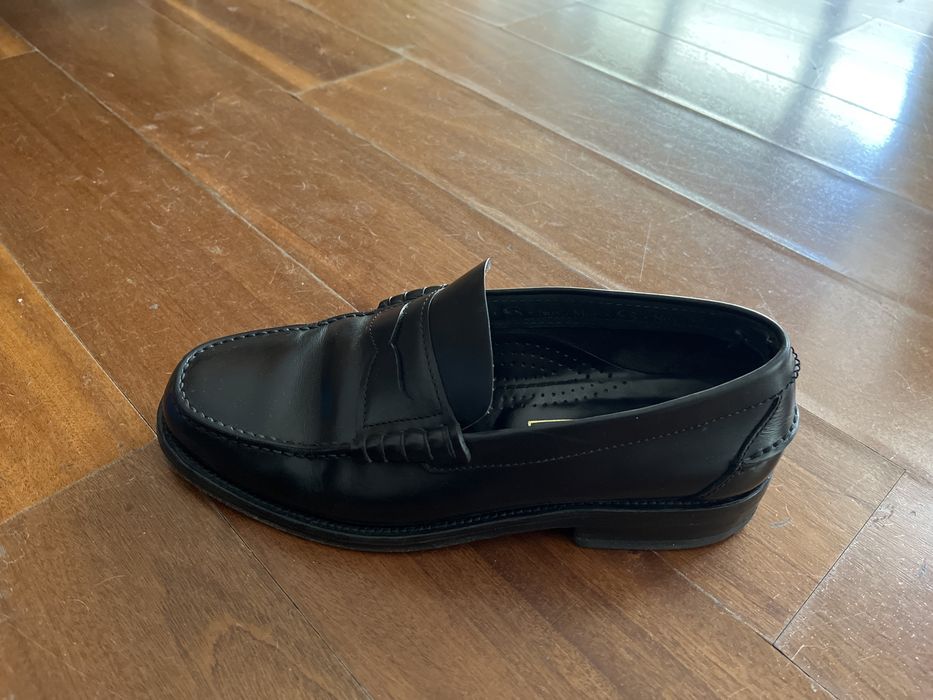 Sapatos  classicos em pele pretos 41 ou 42  em bom estado