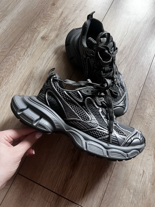 Кросівкі під бренд баленсіага