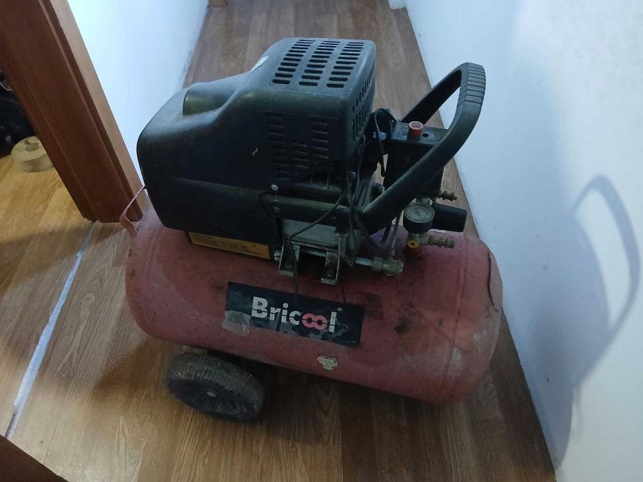 Compressor de Ar Bricool (Com Rodas) – Excelente para Garagem e Bricolagem