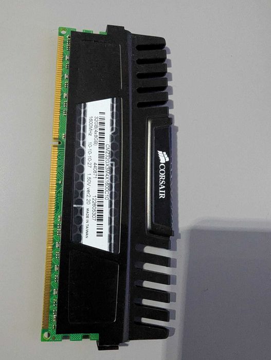 Memórias RAM Corsair Vengeance DDR3 1600 MHz – Lote de 4 módulos