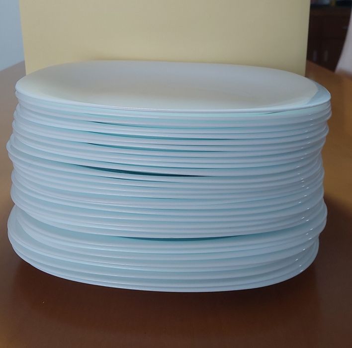 Lote 30 pratos brancos