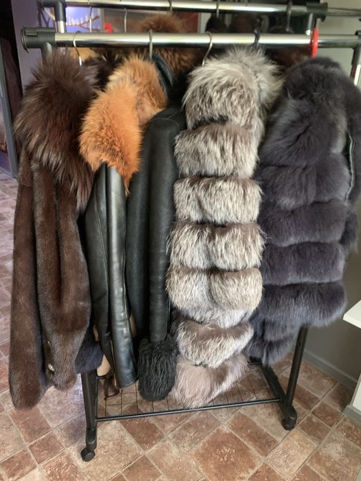 Шуби від 4300 грн та натуральні хутряні коміри від 500 грн

Продаю ве