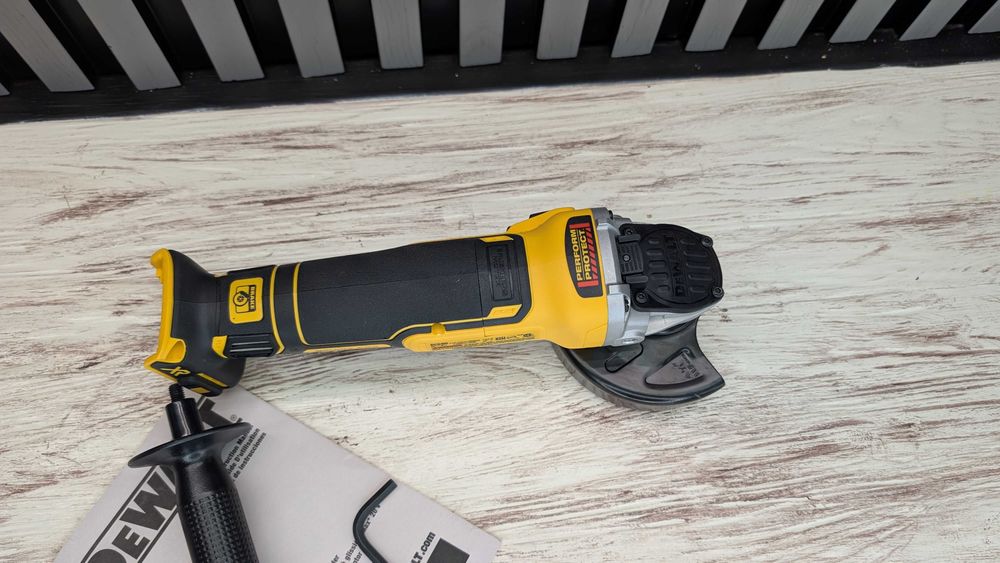 Болгарка КШМ Бесщіточна DeWalt DCG405 (Refurbished)