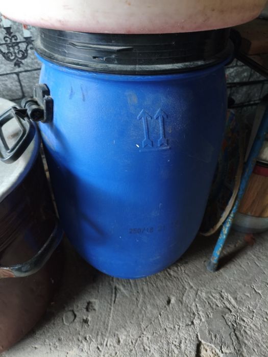 Продам пластиковые бочки 40 и 50 литров