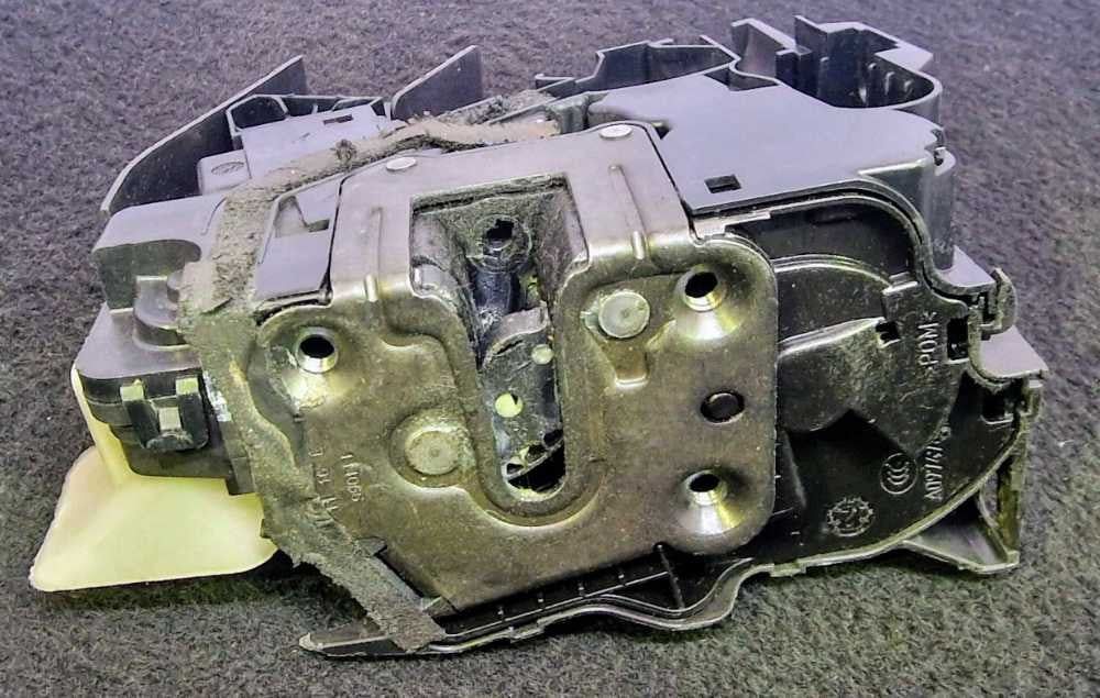 Fechadura / Fecho Porta Frente Esquerdo 805034436R - RENAULT MEGANE IV Hatchback