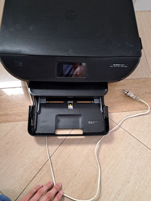 Impressora Multifunções HP ENVY 5544 (Wi-Fi / Scanner) – precisa de tinteiros