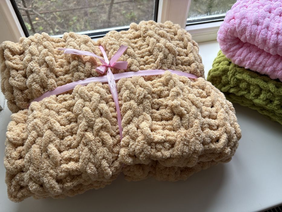 Вʼязані пледи,конверти на виписку,в коляску