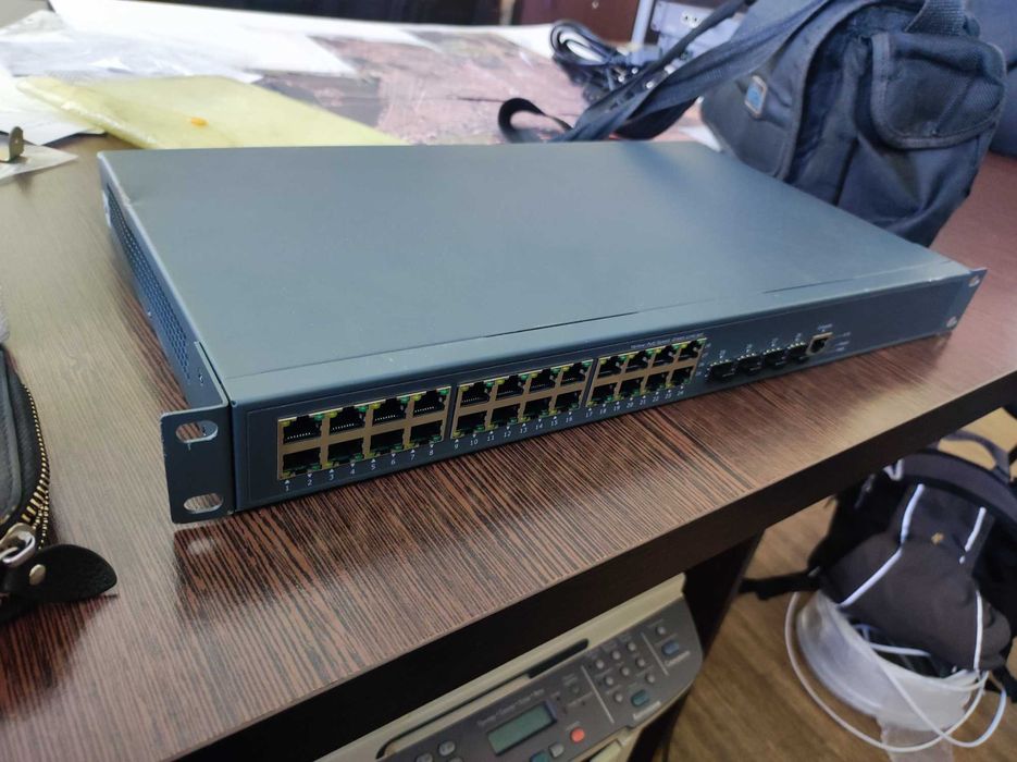 Комутатор (світч) управляємий SMT Layer 2+