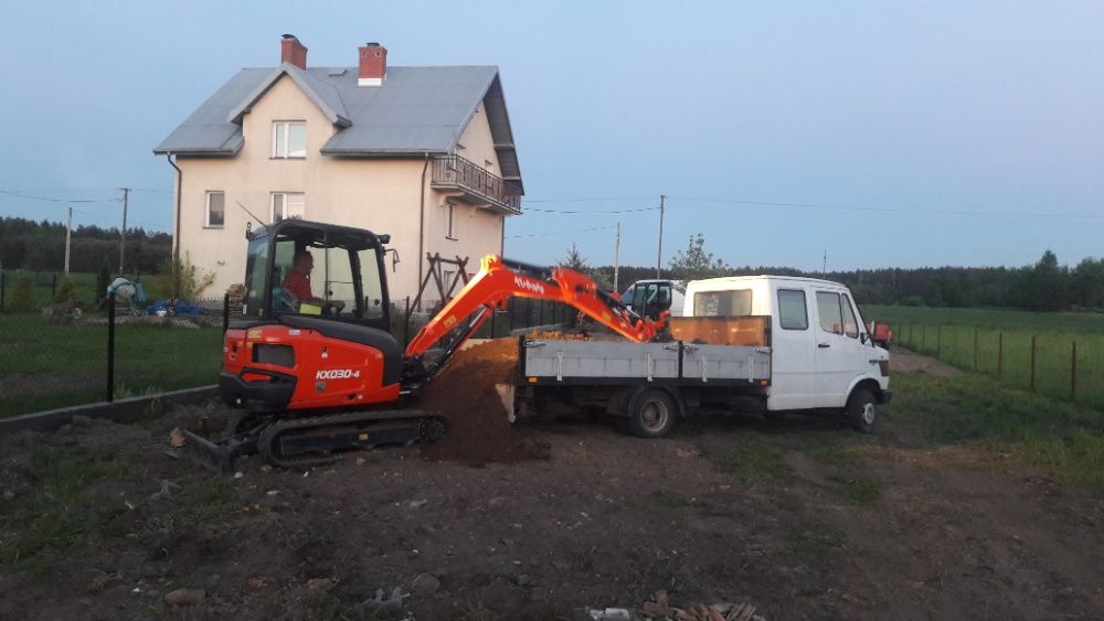 Przecisk kretem, minikoparka, prace ziemne, światłowody