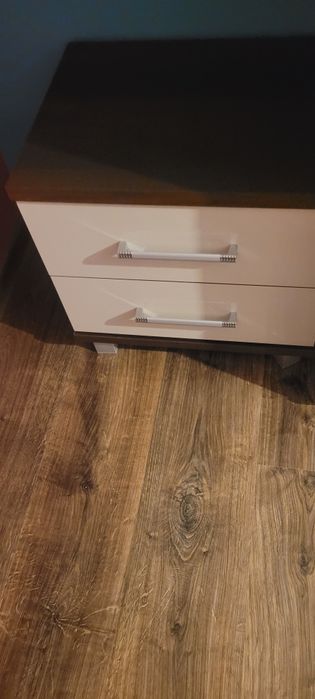 Łóżko + komoda +szafki nocne.