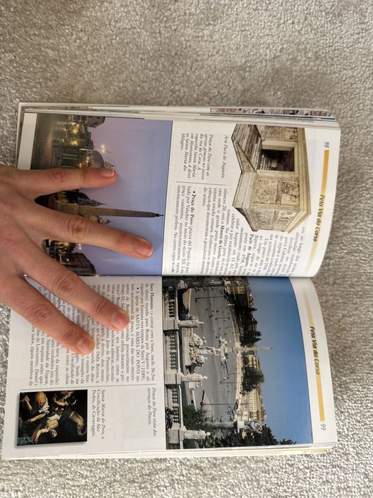 Livro de Roma com descrição da cidade