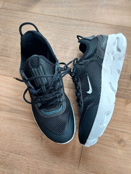 Nike react live  r 38.5