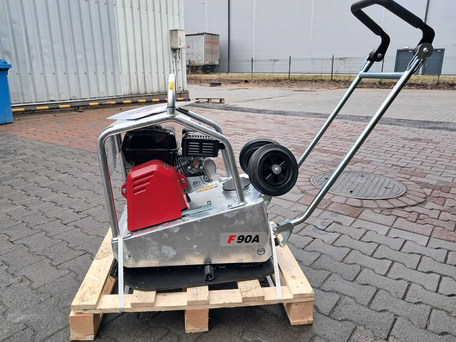 OUTLET Zagęszczarka asfaltowa Swepac F90A duży zbiornik na wodę, kółka