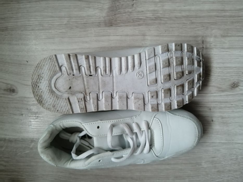 Buty   damskie..
