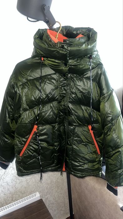 Женская куртка молодежная