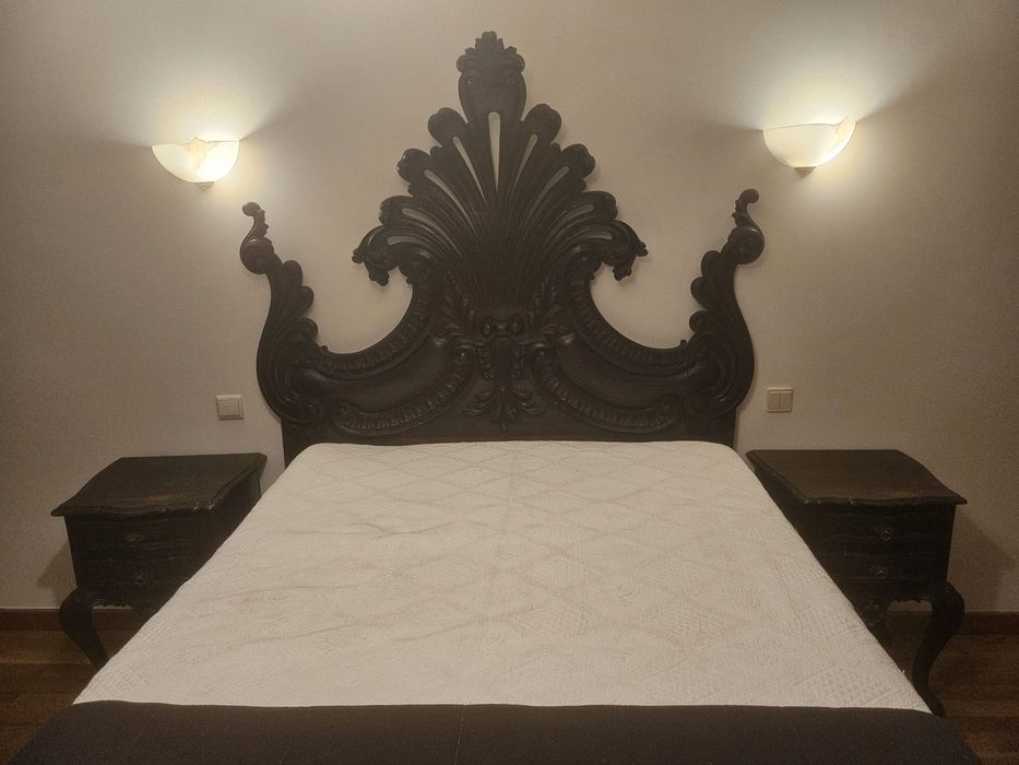 Cama casal estilo antigo