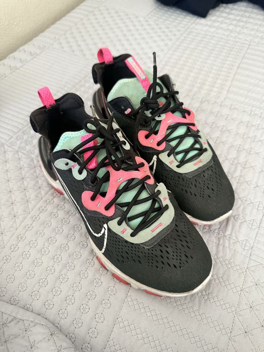 Nike React475953078385387522