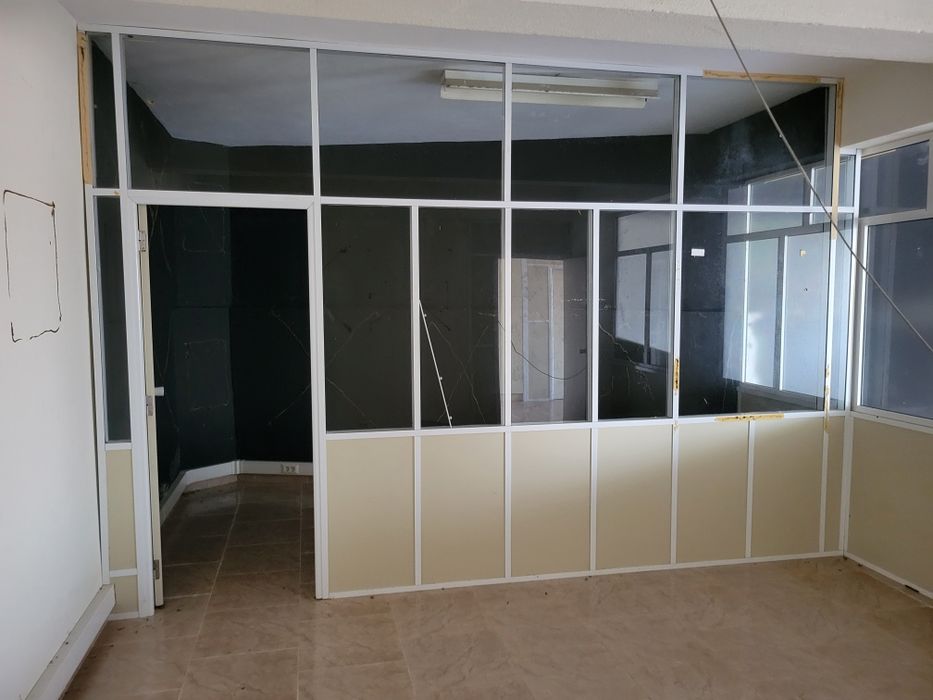 Divisórias completa com porta em madeira