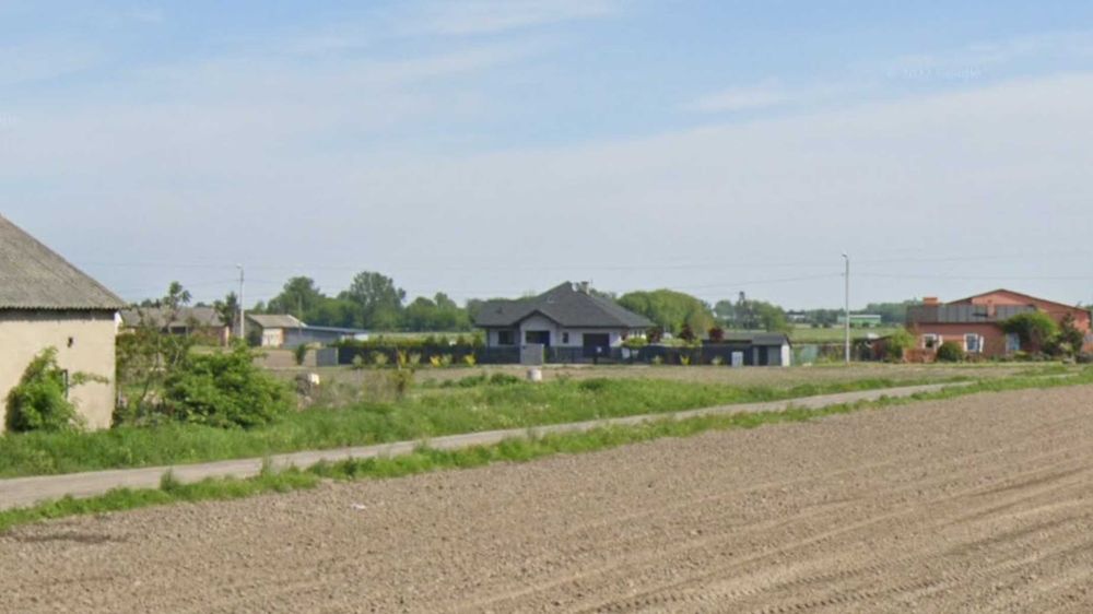 Działka rolna pod Warszawą 3092m2, wieś Krosna blisko Brwinowa, 93x33m