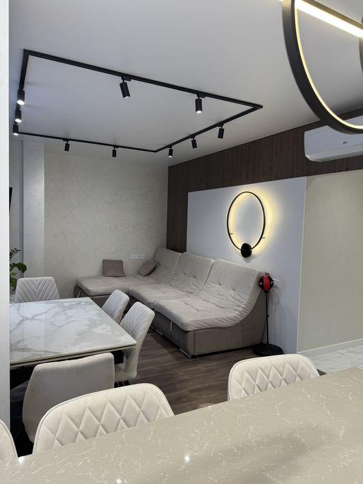 Продам 2 комнатную квартиру с дизайнерским ремонтом 70м2