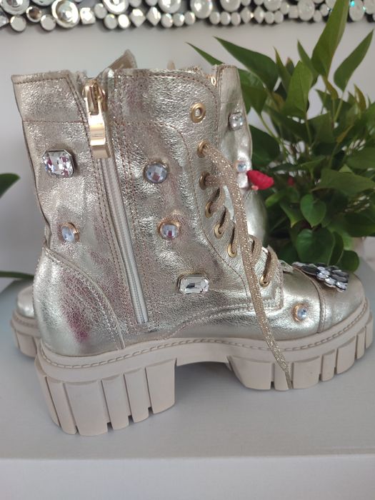 Eleganckie workery złote z ozdobami kolory naturalna skóra