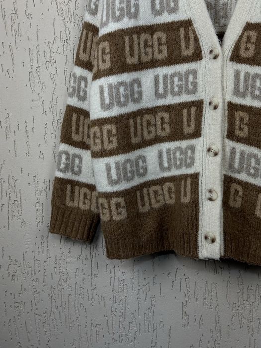UGG Женский монограммный кардиган ugg graphic logo cardigan brown