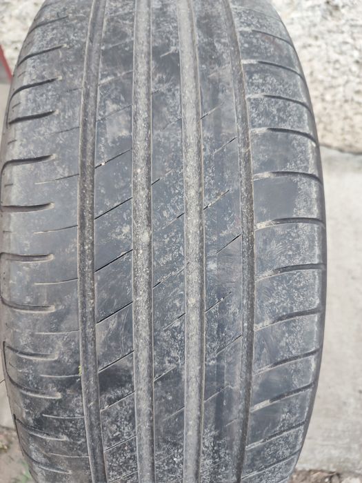 Pojedyncza opona Good Year Efficient Grip 225/60/16 102W