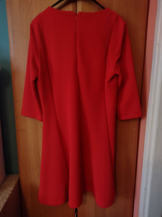 Oddam w atrakcyjnej cenie -Sukienka czerwona -Villa - Xl