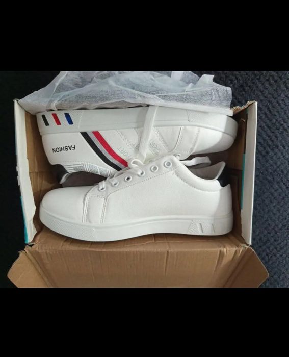 Męskie Buty sportowe rozmiar 41,Trampki tenisówki białe nowe