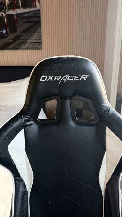 Cadeira Gaming DXRacer Fórmula F08 - Preto / Branco
