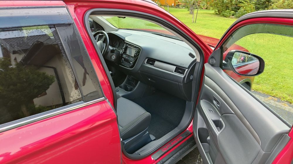 Mitsubishi Outlander 2016 benzyna  2.0 wersja STAR+hak+tablica mały przebieg