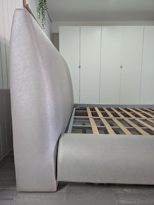 Cama feita à medida + estrado incluído