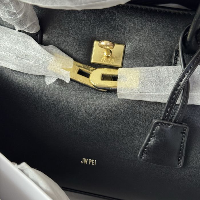 У НАЯВНОСТІ JW PEI YARA Shoulder Bag chocolate / espresso brown/ dark