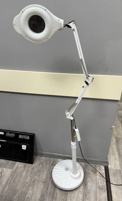 Косметологическая лампа с лупой / Лампа для косметолога