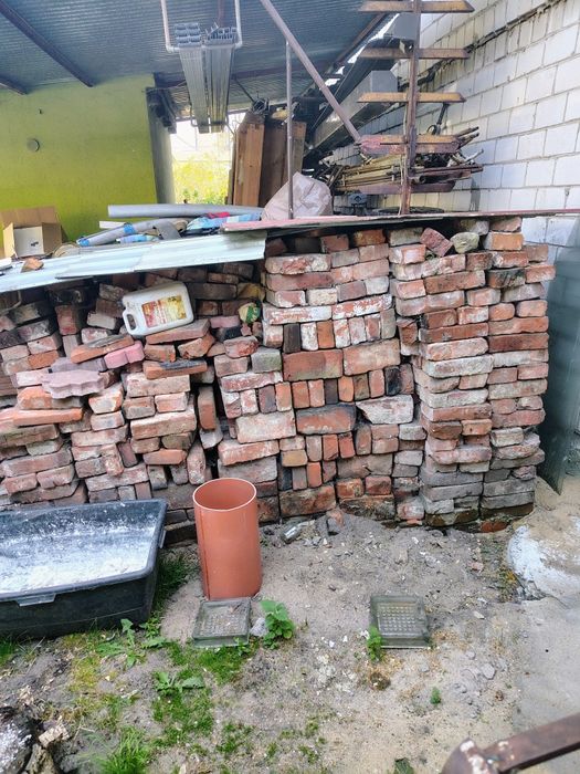 Stare cegły pełne