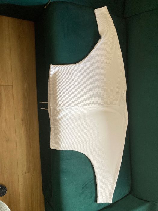 Sweter biała krótką łokieć