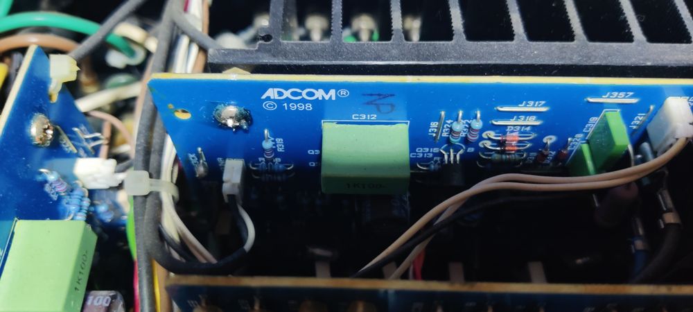 Продам шестиканальный усилитель Adcom gfa-5006
