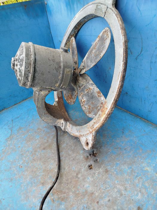 stary wentylator  zeliwny   z PRL    lala -60