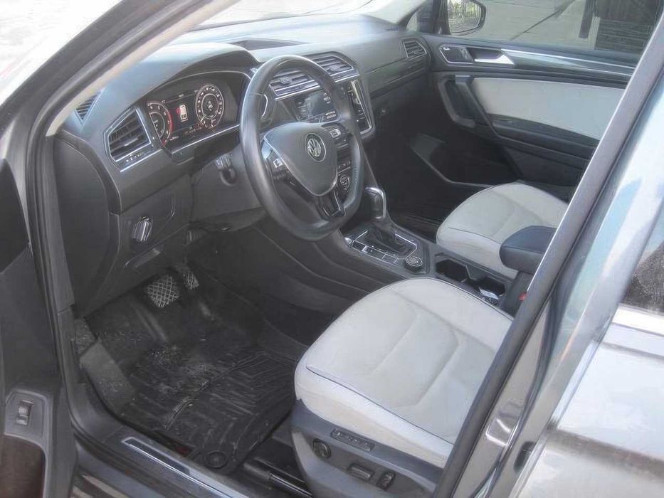 Volkswagen  Tiguan SEL      2019