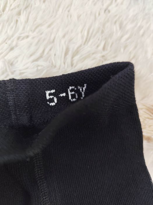 Nowe gładkie czarne rajstopy 110-116